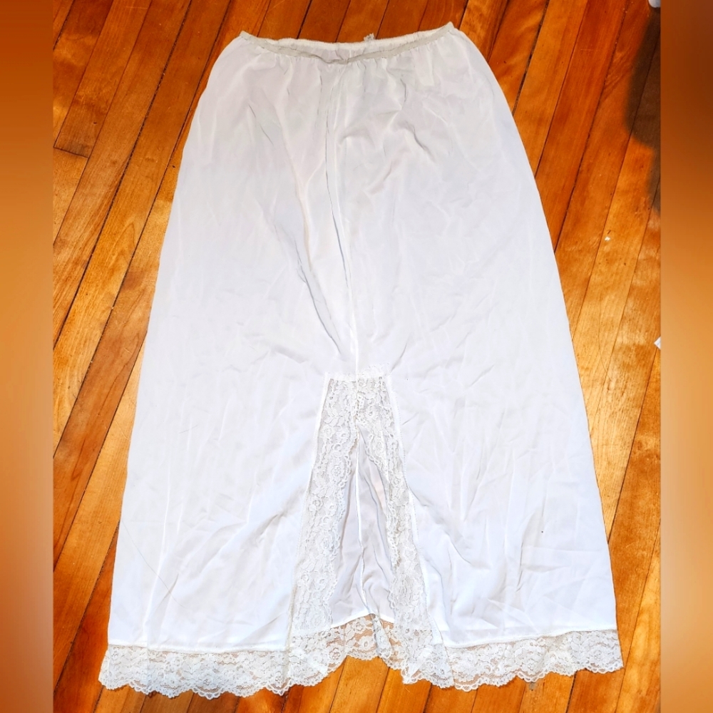 Vintage white lacey beaux trix slip